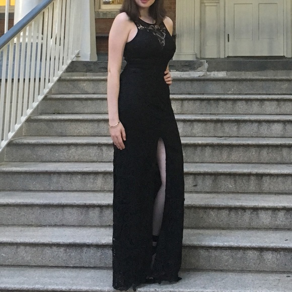 Black lace gown - Picture 1 of 2